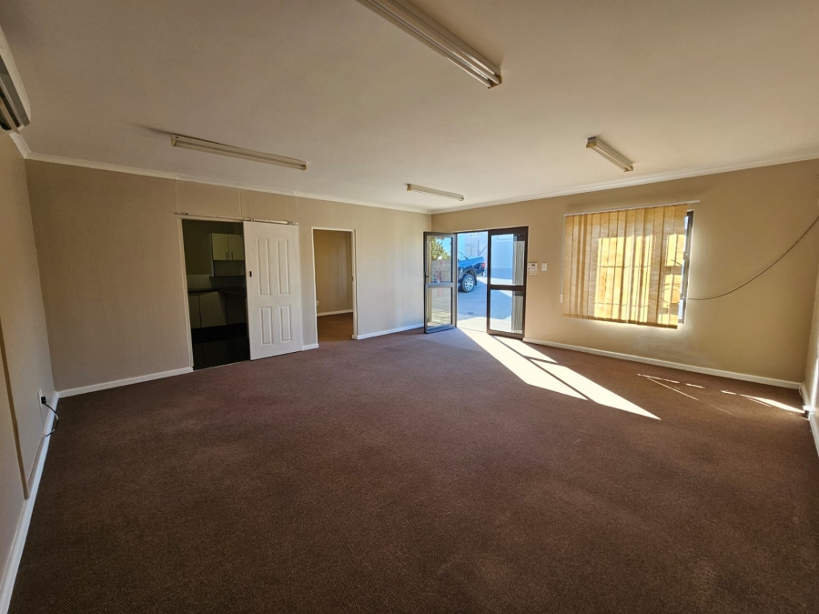 To Let commercial Property for Rent in Vincent Eastern Cape